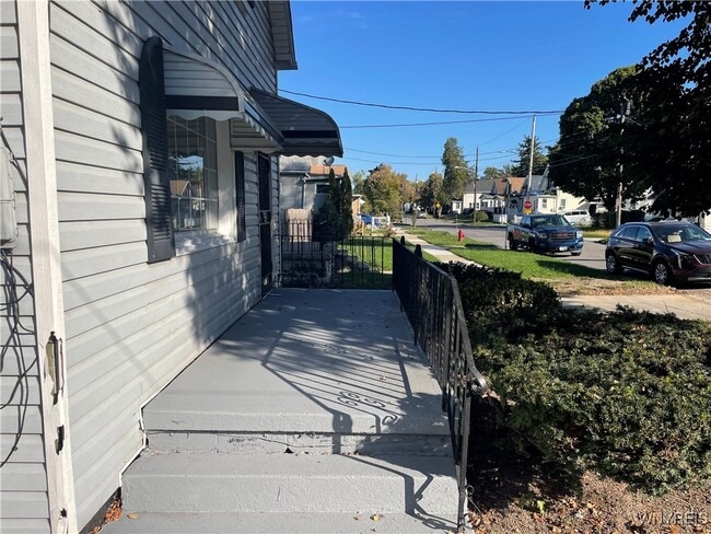 Building Photo - 50 Carl St