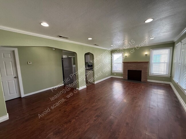 Building Photo - 1478 N Crescent Ave