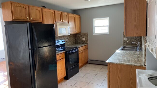 Building Photo - 8720 S Roberts Rd