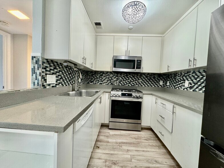 Building Photo - 7770 Youngdale Way