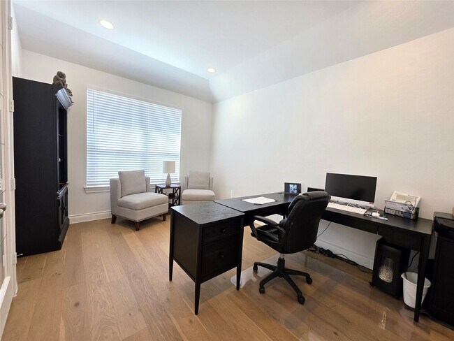 Building Photo - 22045 Gateway Arch Dr