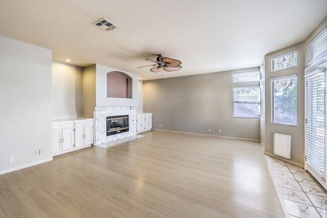 Building Photo - 3 Bed room Pool home in Desert Shores