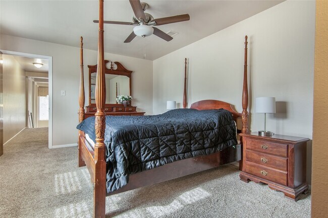 Building Photo - 9344 Briar Forest Dr