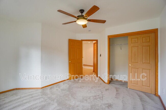 Building Photo - 15720 NE 13th Way