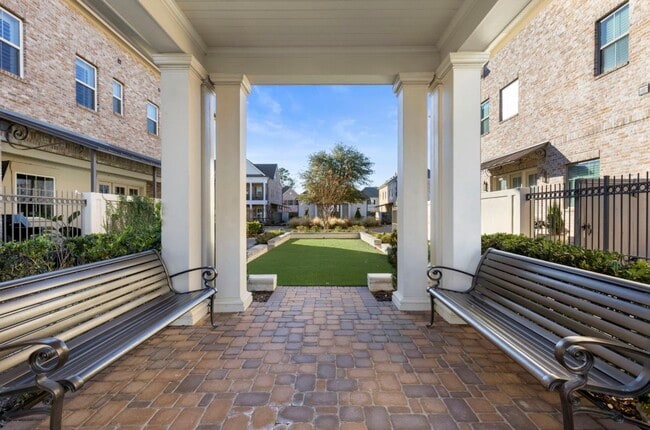 Building Photo - 114 Magnolia Grn St