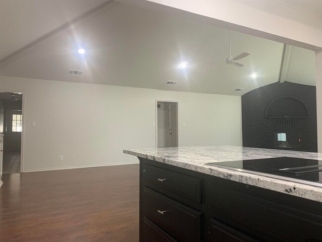 Building Photo - 614 Woodland Hills Dr
