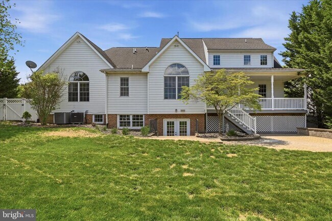 Building Photo - 102 Bramble Ct