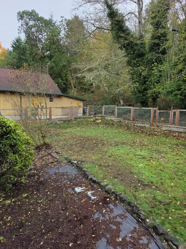 Building Photo - 4 Bedroom Poulsbo Home