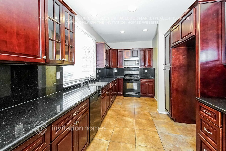 Building Photo - 7215 Blossom Ct