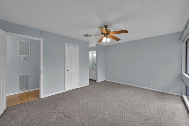 Building Photo - 12247 Trail Hollow Dr