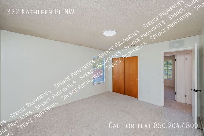 Building Photo - 322 Kathleen Pl NW