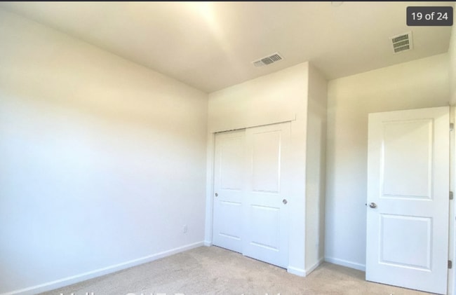 Building Photo - 917 Somerset Way