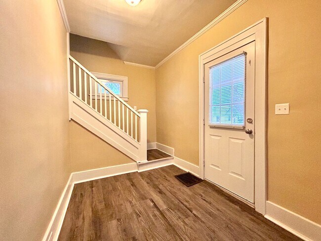 Building Photo - Three Bedroom Home in Northeast Grand Rapids