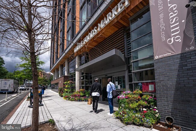 Building Photo - 2120 Vermont Ave NW