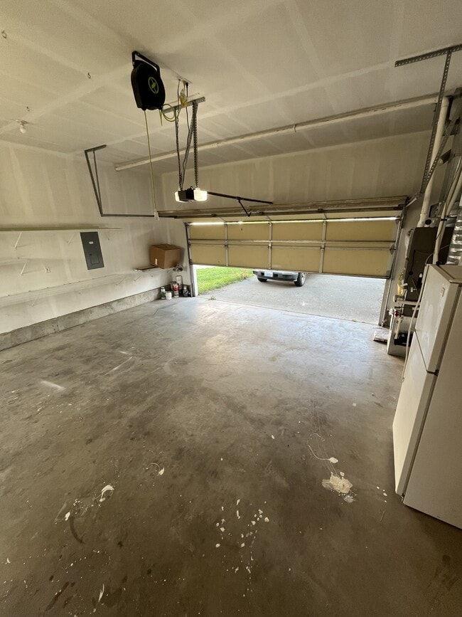 Building Photo - 1341 Colony Ct