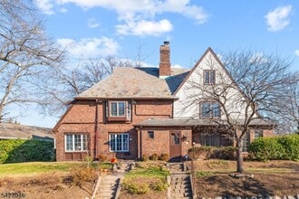 Building Photo - 57 Pomander Walk