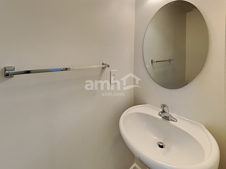 Building Photo - 4462 Roundwood Ct