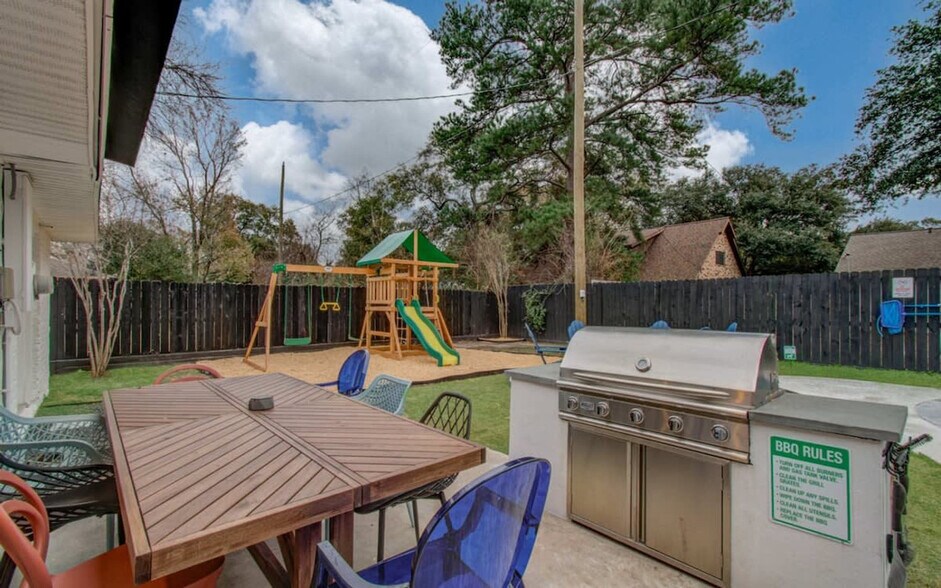 Building Photo - 9219 Kempwood Dr