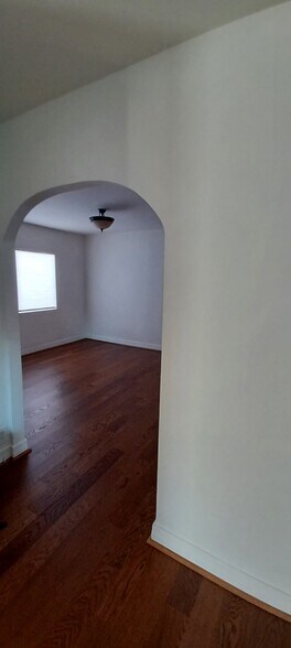 Building Photo - 214 E Stocker St