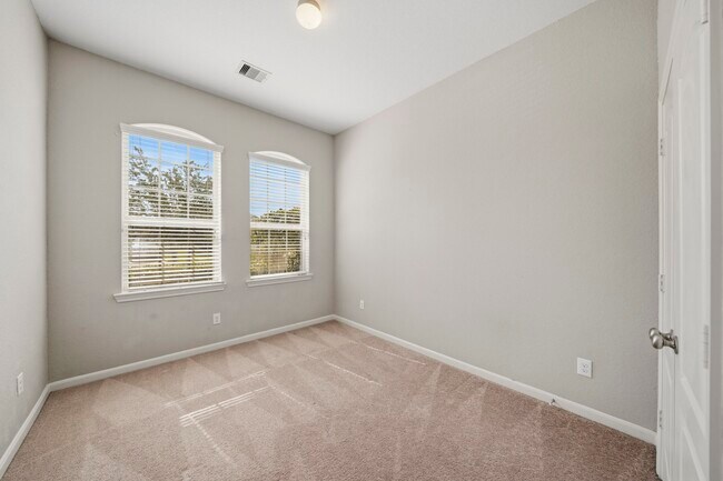 Building Photo - 217 Brookwood Park Ln