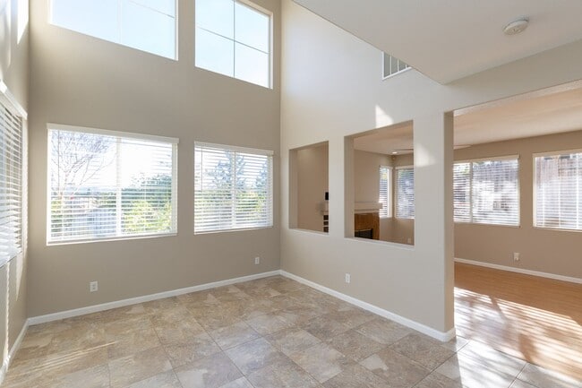 Building Photo - 3 bed, 2.5 bath DETACHED home in SCRIPPS RANCH