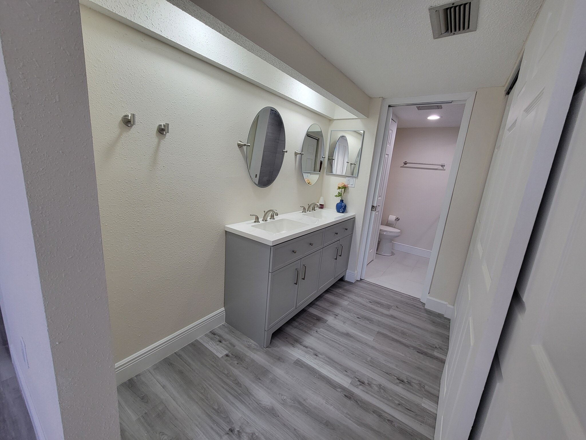 Building Photo - 500 Treasure Island Cswy