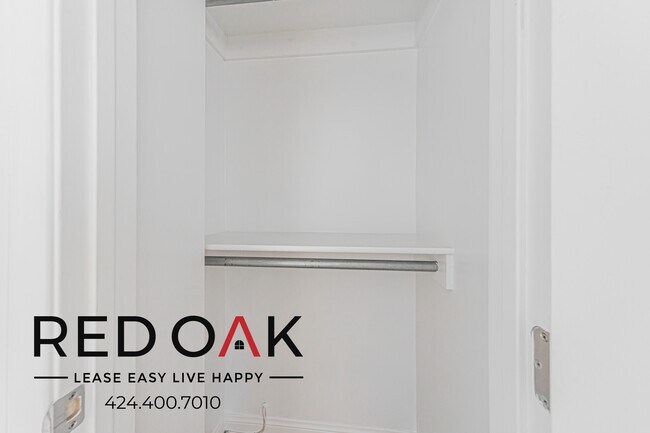 Building Photo - 5139 Melrose Ave