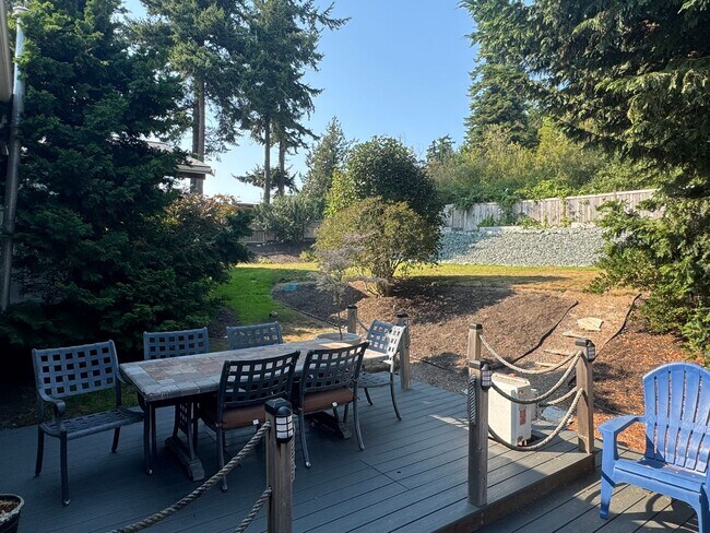 Building Photo - 3 Bed, 2 Bath in Anacortes WATER VIEW and ...