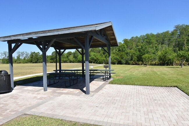 Building Photo - 4 Bed/3.5 Bath, Pool and Waterfront home, ...