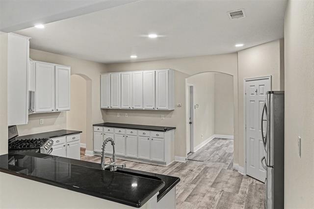 Building Photo - 9997 Knob Hollow Way