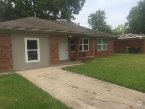 Building Photo - 315 E Delz Dr