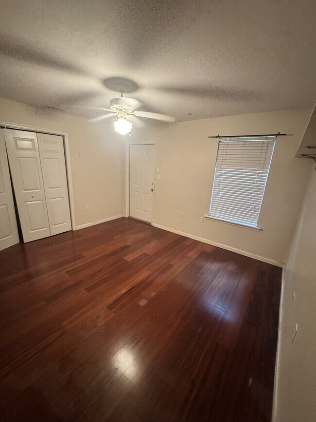 Building Photo - 2738 W Tharpe St