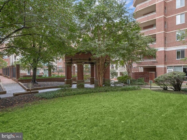 Building Photo - 1321 N Adams Ct