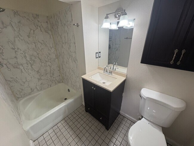 Building Photo - 929 Pecks Dr