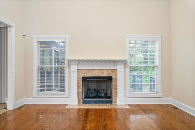 Building Photo - Gorgeous Upscale Home in the Gated Savanna...