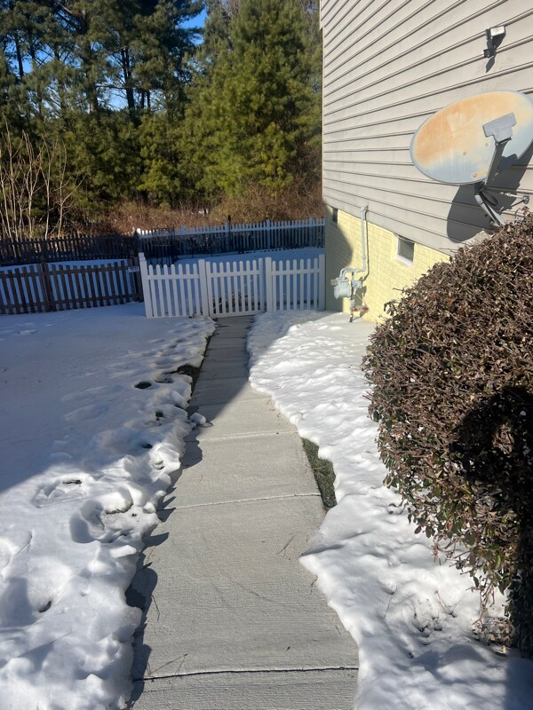 Building Photo - 9523 Evergreen Circle