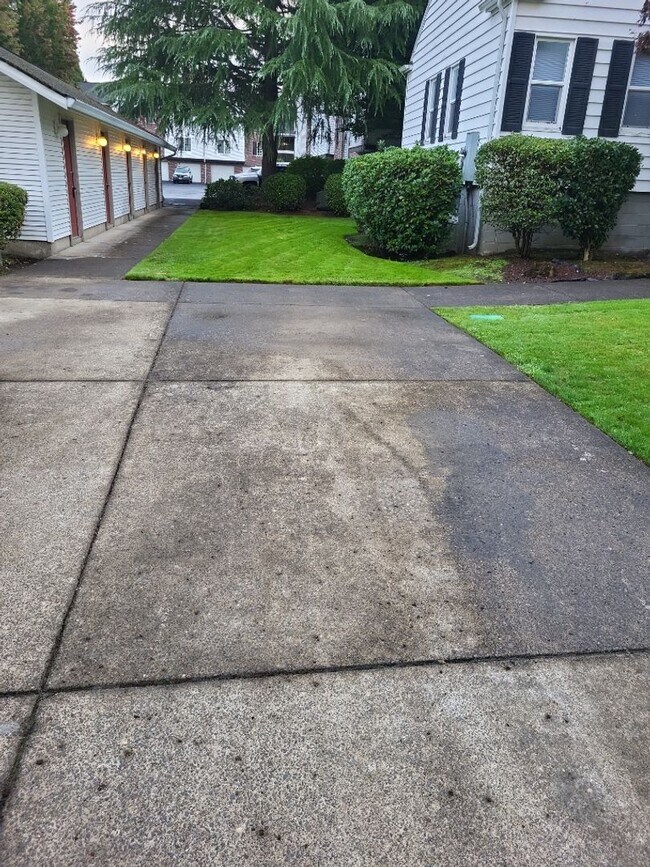 Building Photo - 1/2 off 1st Month's Rent - Charming Vintage Three Bedroom In Camas