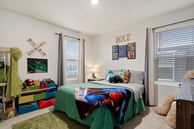 Building Photo - Beautiful 5 Bed Home in Raindance