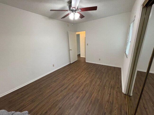 Building Photo - 501 S 7th St