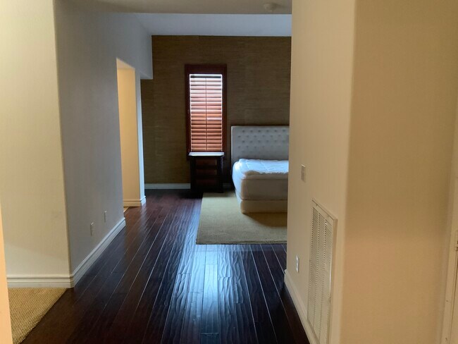 Building Photo - 942 Banbury Dr