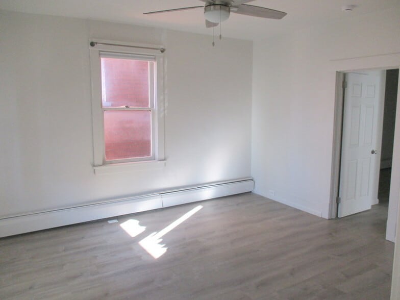 Building Photo - 924 Beaver Rd