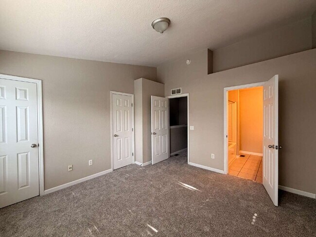 Building Photo - NEWLY UPGRADED 2BD/2.5 BATH TOWNHOME IN THE EXCLUSIVE WYNCHASE COMMUNITY!!