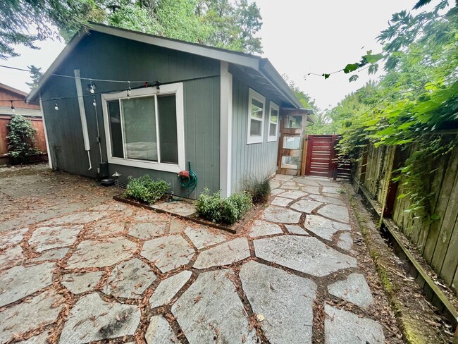 Building Photo - Portland Oasis: 3-Bedroom Gem with AC, Fen...