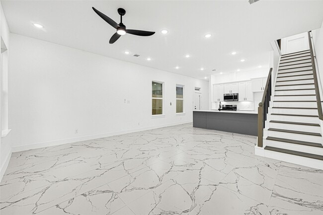 Building Photo - 9316 Waller St