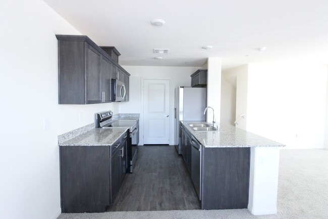 Building Photo - THREE BEDROOMS ALL WITH PRIVATE BATHROOMS