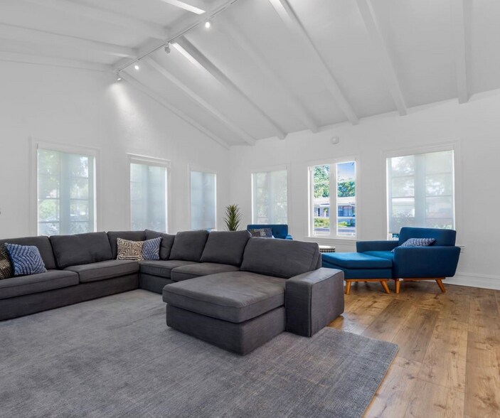 Building Photo - 113 NE 101st St