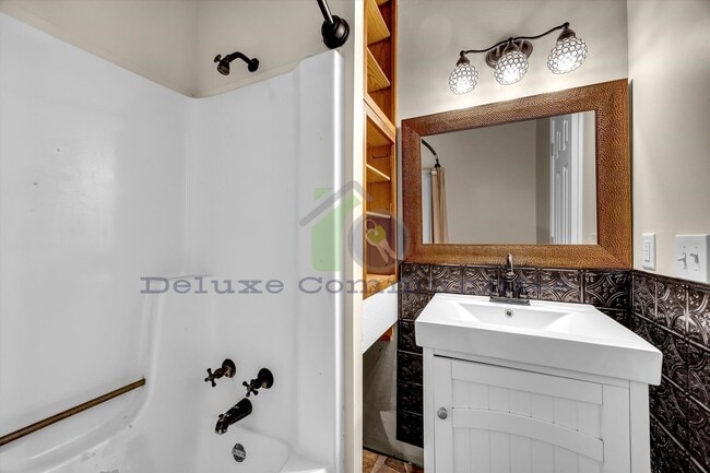 Building Photo - Darling 2 Bedroom Home in Middleville