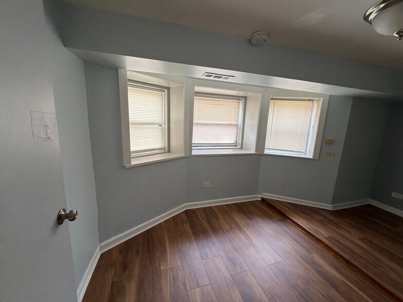 Building Photo - 2701 E 75th Pl