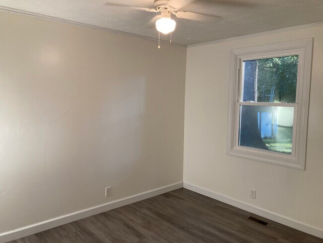 Building Photo - 635 Blazer Ave