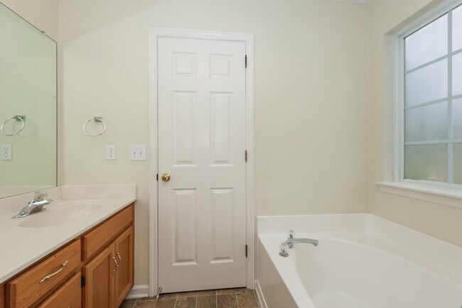 Building Photo - 639 Belinda Pkwy